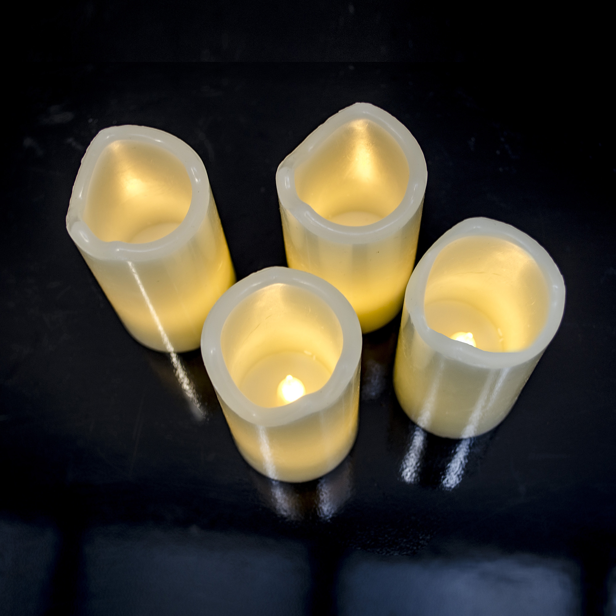 X4-LIFE LED Kerzen mit Fernbedienung, 4er-Set Echtwachskerzen, inkl. Batterie, flackernde Kerzenflamme, 10cm